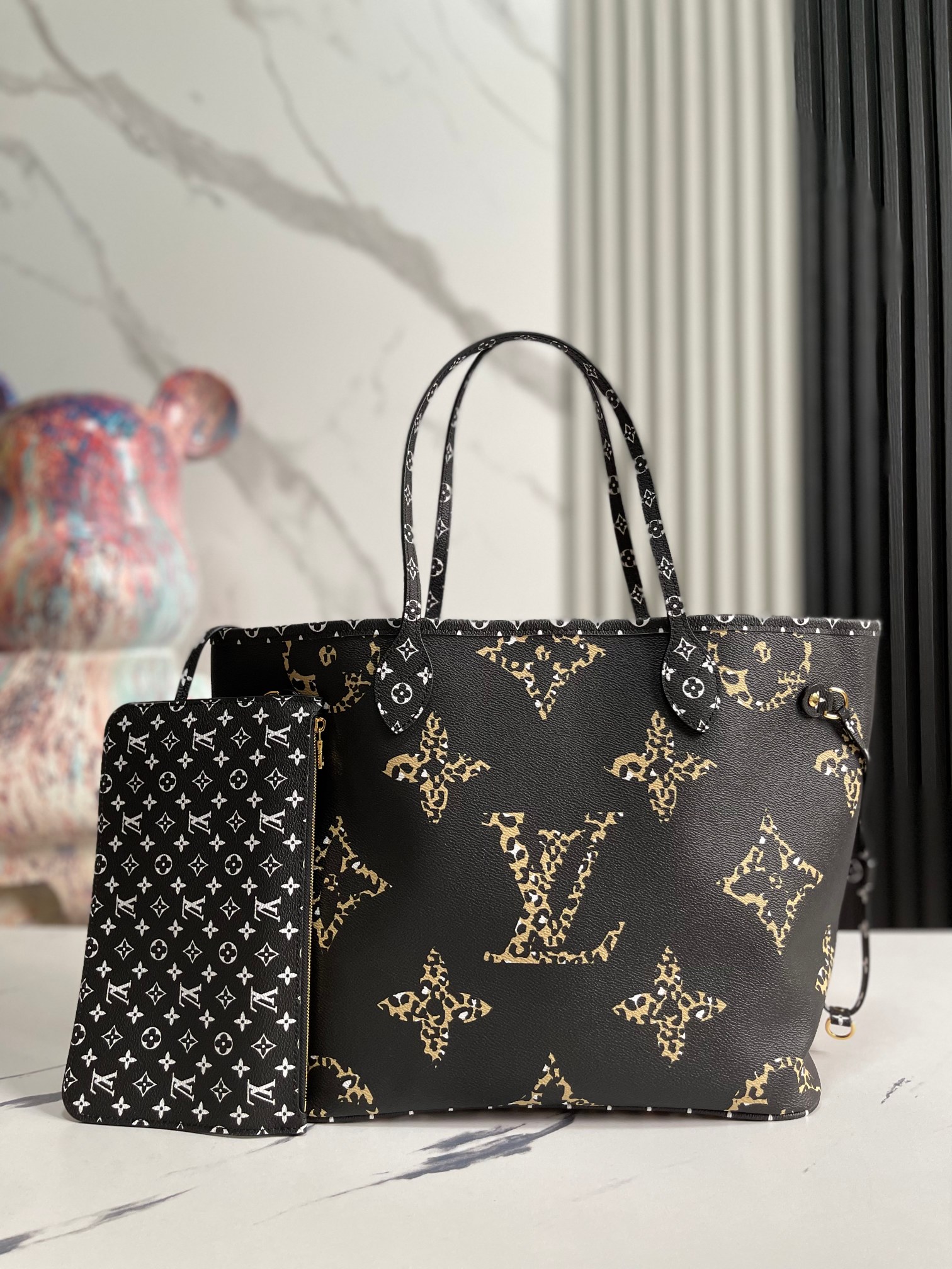 Louis Vuitton Neverfull MM in Starry Black