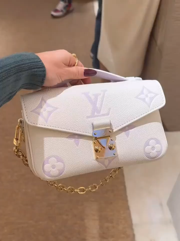 Louis Vuitton Pochette Métis East West Handbag