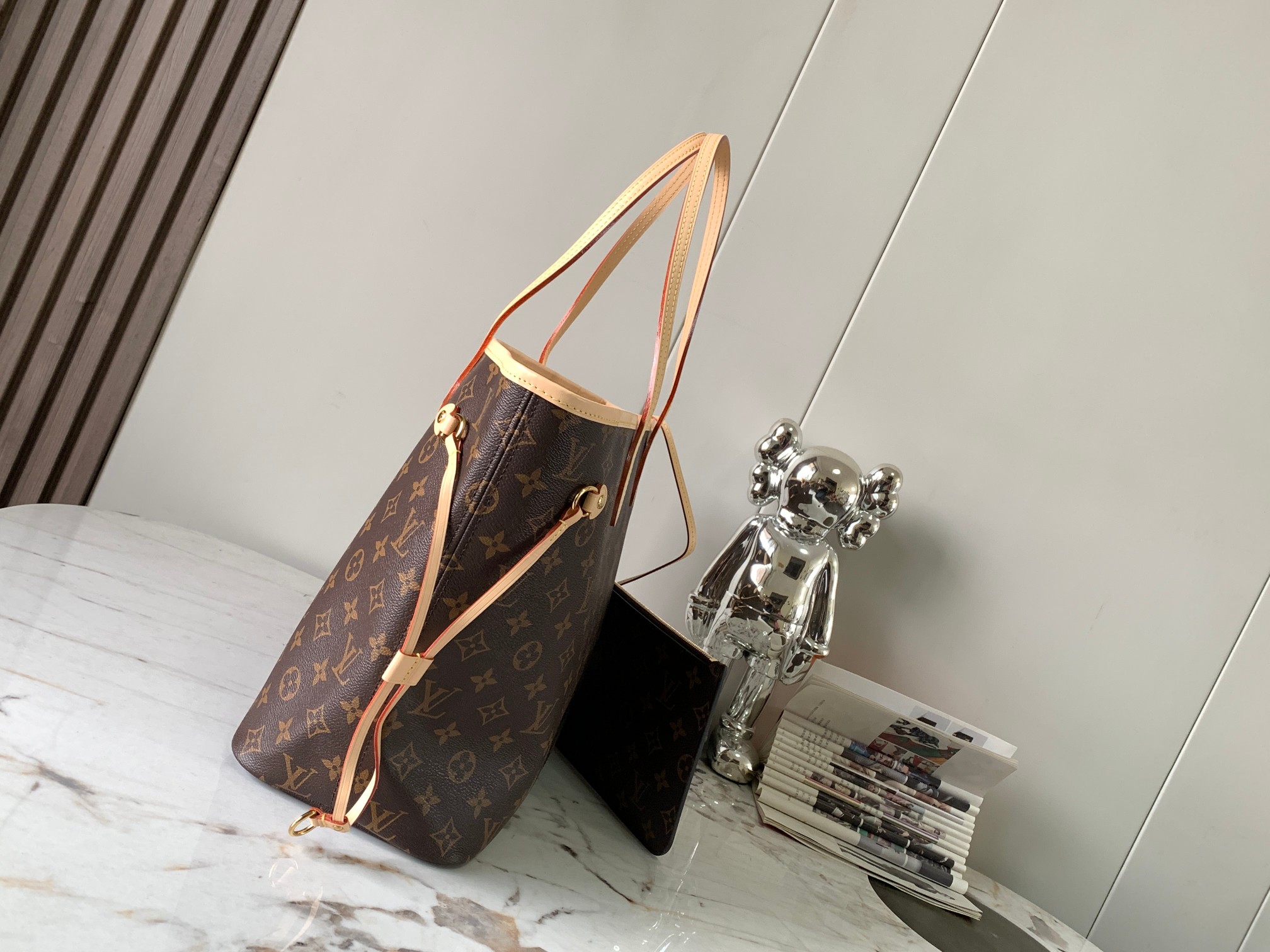 Louis Vuitton Neverfull MM in Classic Monogram