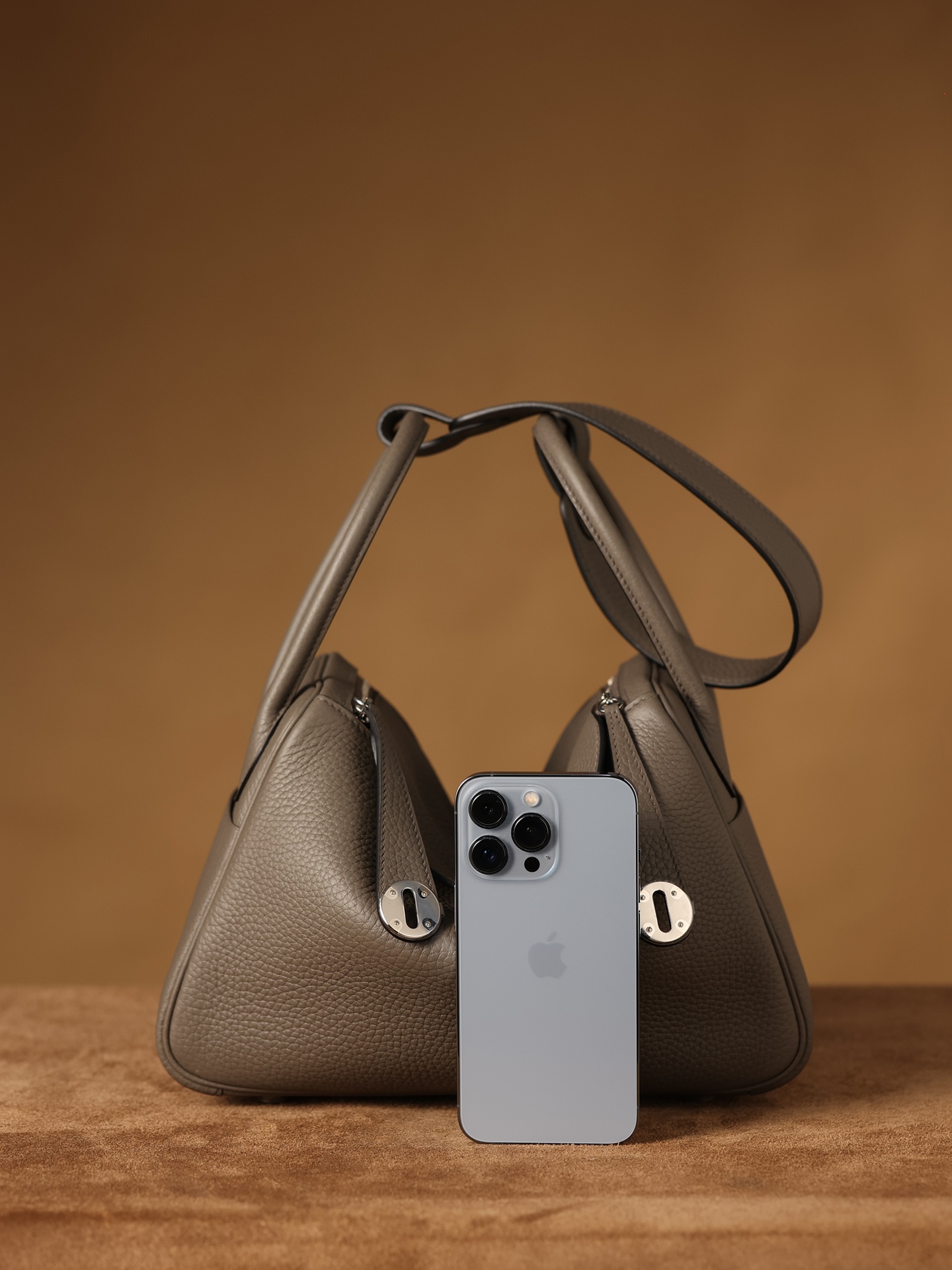 Hermès Lindy 26cm in Tin Grey with Silver Hardware