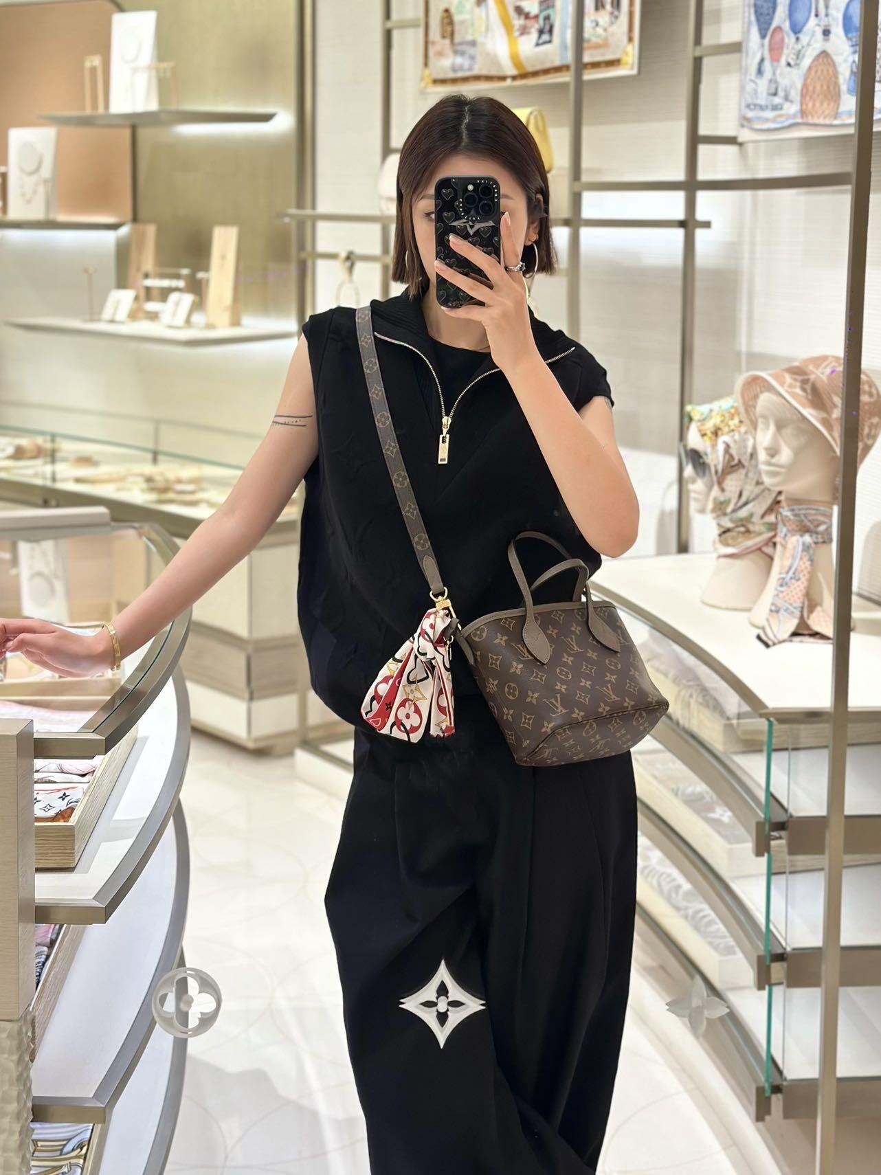 Louis Vuitton NEVERFULL INSIDE OUT BB Handbag