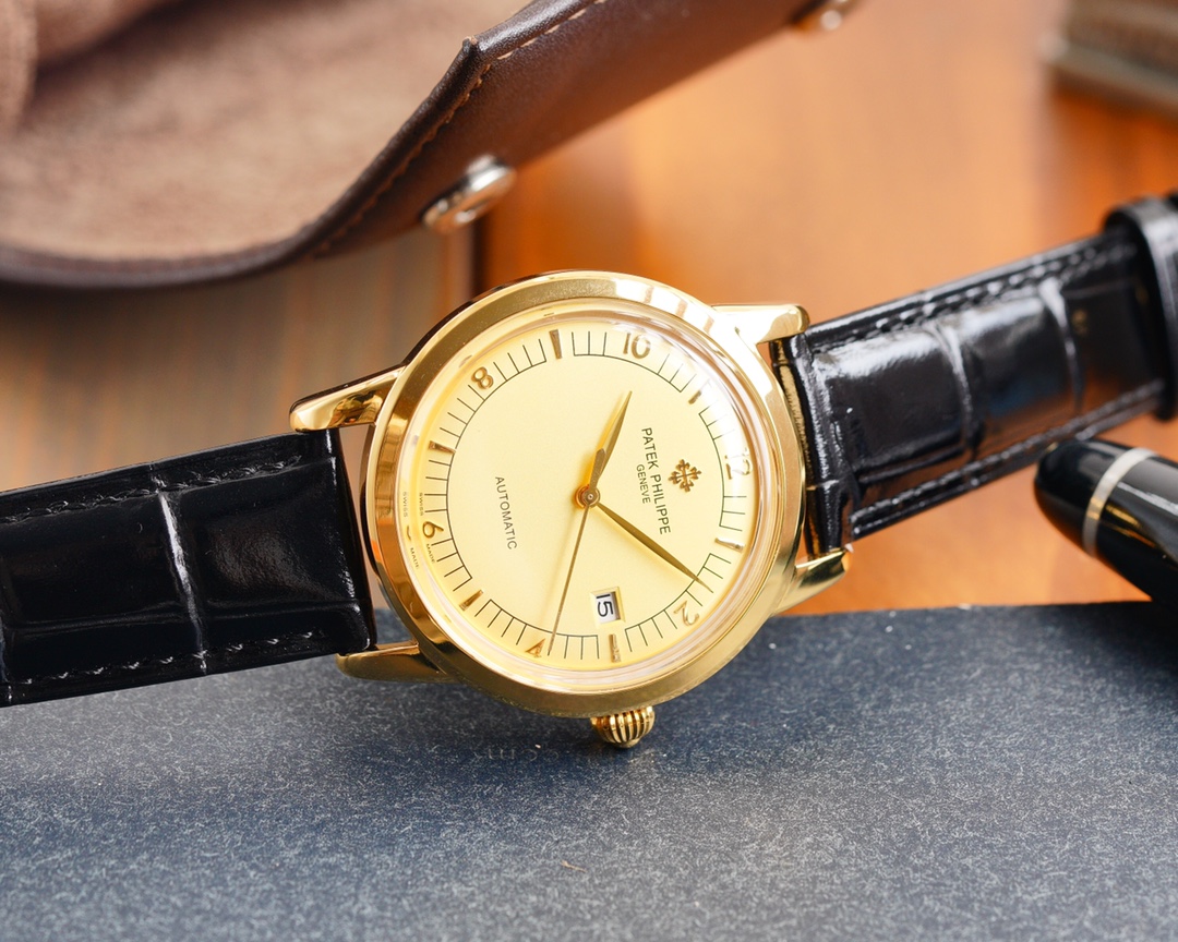 Patek Philippe Ultra-Thin Case with Dome Design – Elegant and Refined