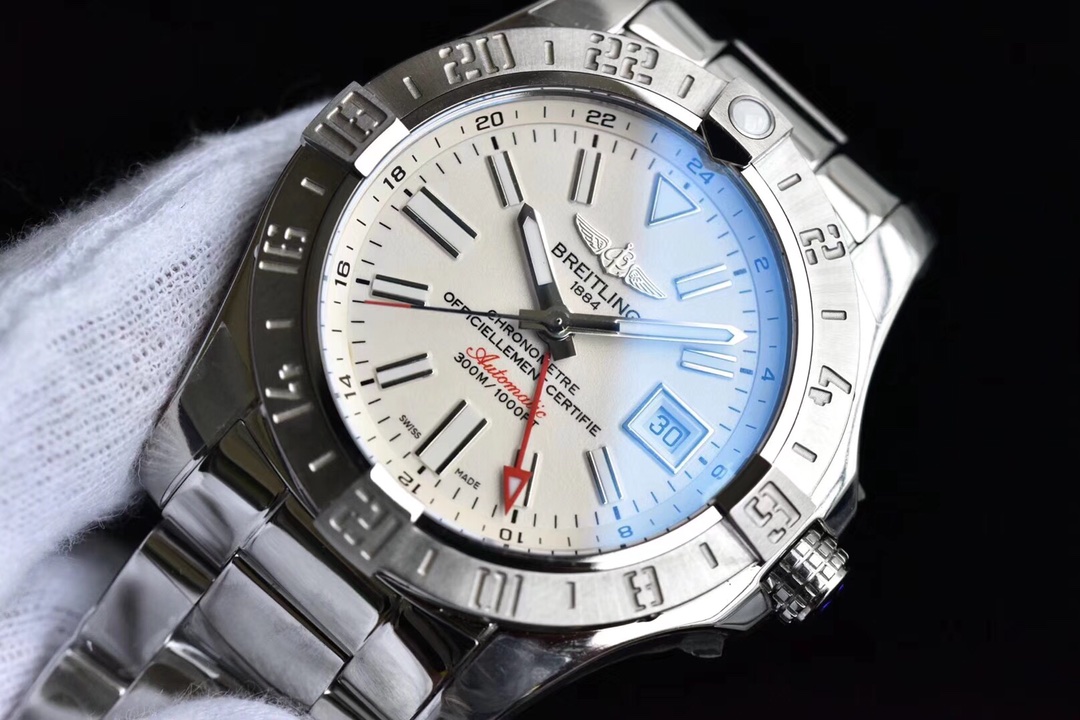Breitling Avenger II GMT