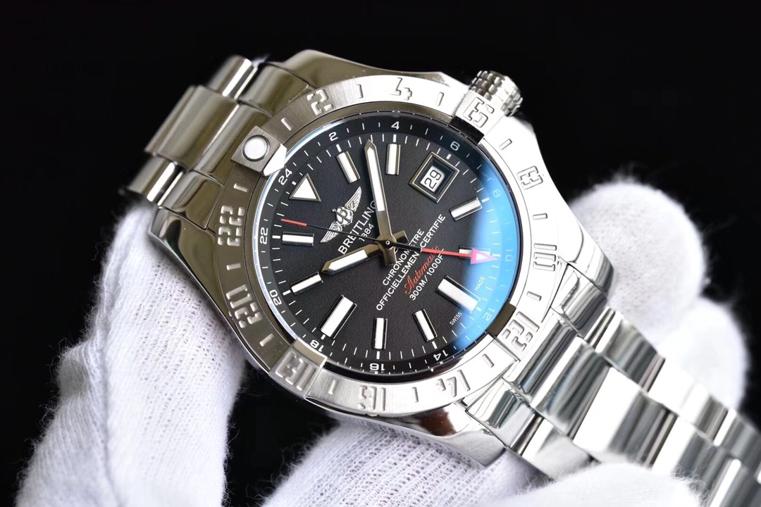 Breitling Avenger II GMT