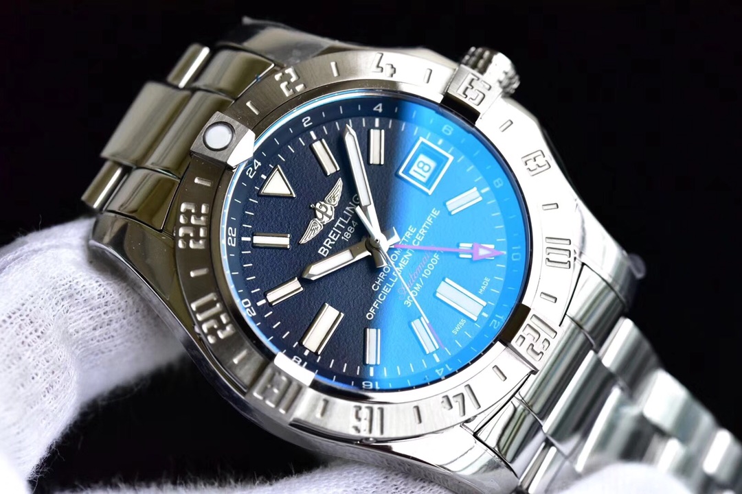 Breitling Avenger II GMT