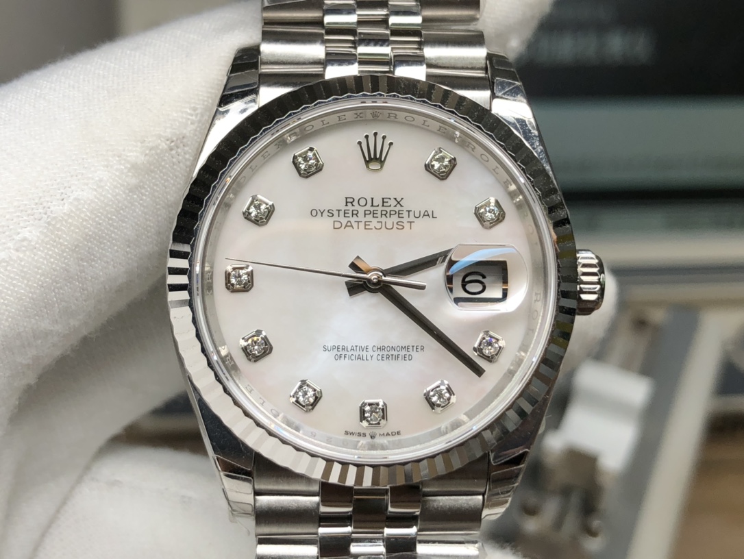 Rolex Datejust Series – Mother-of-Pearl Dial, Stainless Steel