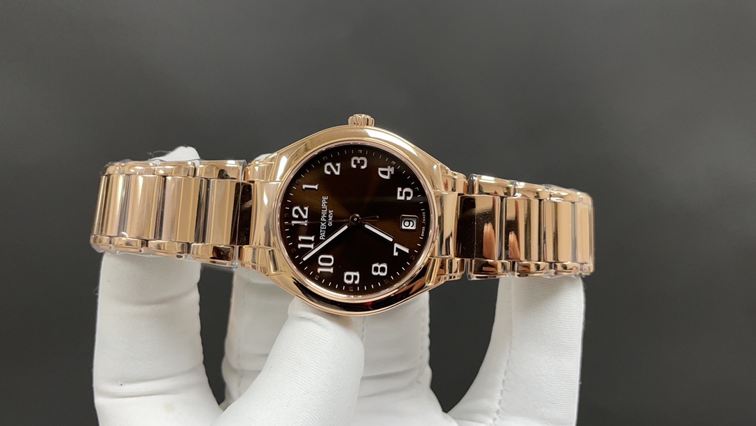 Patek Philippe TWENTY~4 Series 7300 – Exquisite Luxury with 160 Diamonds