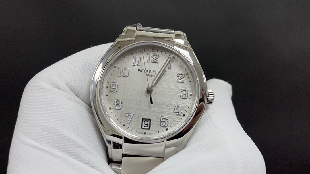 Patek Philippe TWENTY~4 Series 7300 – Exquisite Luxury with 160 Diamonds