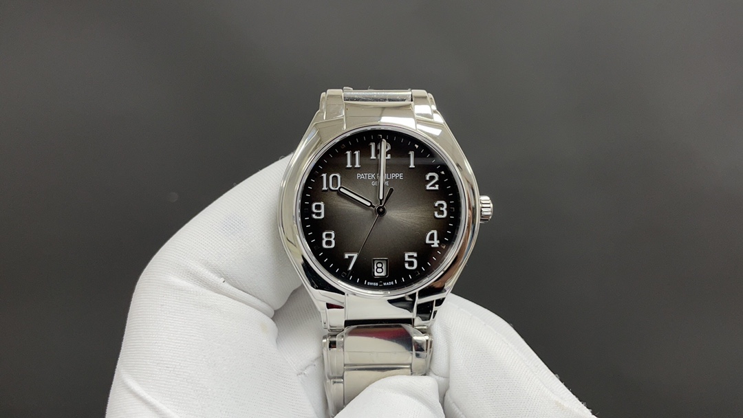 Patek Philippe TWENTY~4 Series 7300 – Exquisite Luxury with 160 Diamonds