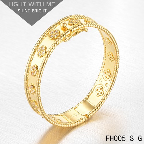 Premium replica Van Cleef & Arpels Perlee Clover Bracelet In Yellow Gold With Diamond-Small Model