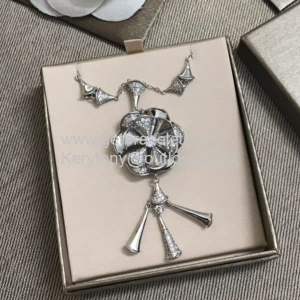 Divas Dream Flower Necklaces With Diamonds White Gold-Yellow Gold-Rose Gold Cheap