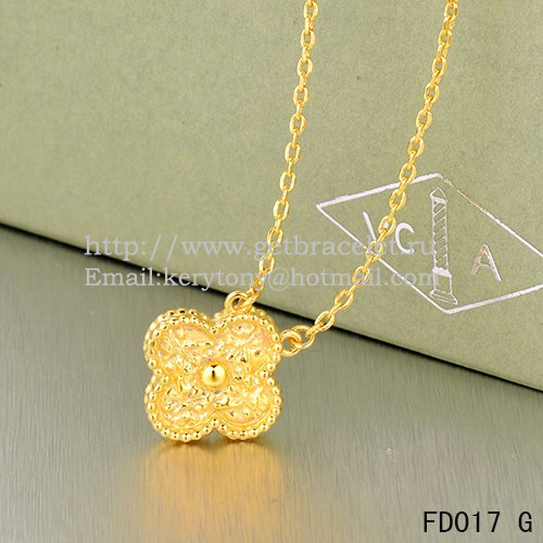 Van Cleef & Arpels Vintage Alhambra Pendant Yellow Gold With Round Diamonds