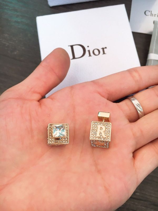 2021 Pre-fall New Style Christian Dior Tribales Logo Pattern Yellow Gold Square Cube Diamonds Stud Earrings Popular Jewellery