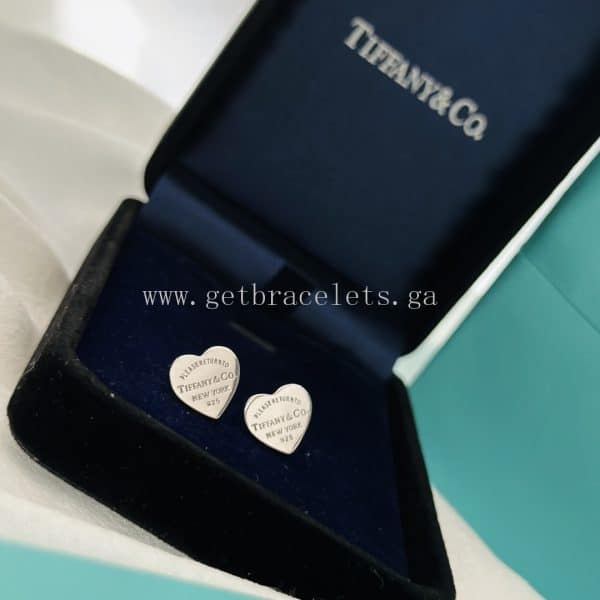 Return to Tiffany Earrings Heart Tag Stud Earrings in Silver