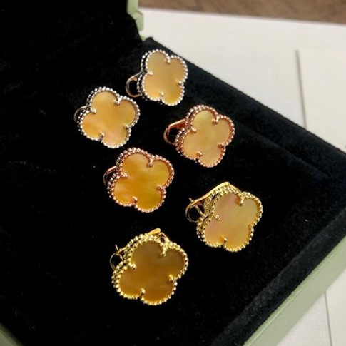 Van Cleef & Arpels Vintage Alhambra Earring Yellow Gold Mother-of-Pearl