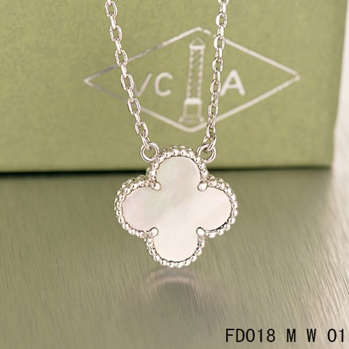 Van Cleef & arpels Vintage Alhambra Pendant White Gold White Mother Of Pearl 15mm