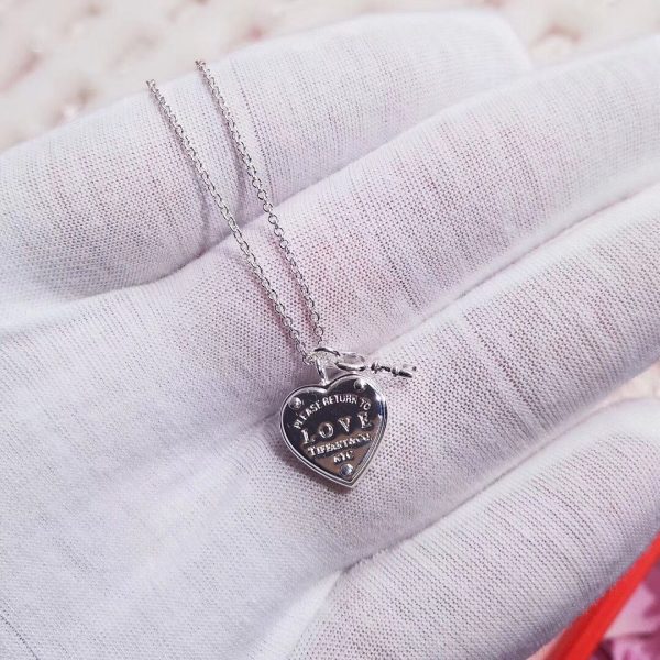 Fashion Selling Tiffany Return To 925 Silver Heart Lock Key Pendant Women Replica Necklace In US