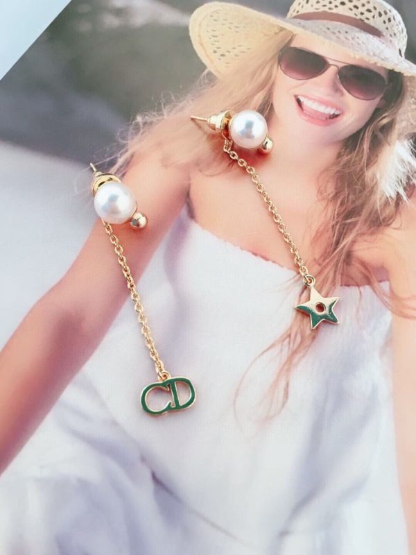 Dior La Petite Tribale CD Signature Star Detail White Pearl Women’s Yellow Gold Asymmetric Drop Earrings E0672TRERS_D301