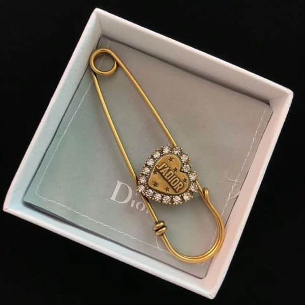 Popular Party Style Dior L’Amour Avenir Heart-shaped White Crystal Edging Charming Ladies Aged Gold-tone Brooch V0290LAVCY_D908