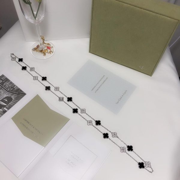 Van Cleef & Arpels Vintage Alhambra long necklace 20 Motifs Black Agate with Diamond