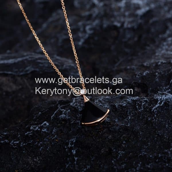 Divas Dream Small Necklace with Onyx and 1 Diamodns Rose Gold Copy