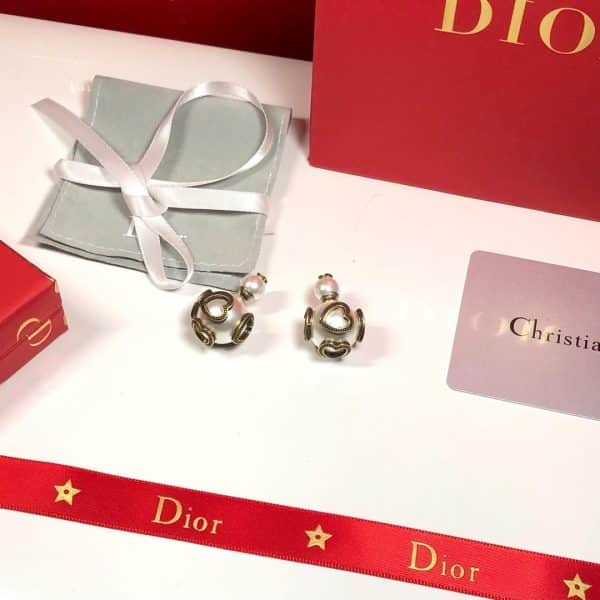 High End Christian Dior Tribales Asymmetric Brass Juicy Shaped Trimming White Pearl CD Stud Earrings Replica