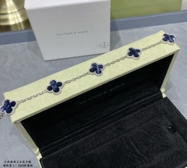 Van Cleef & Arpels Vintage Alhambra Natural Peter Stone With White Gold