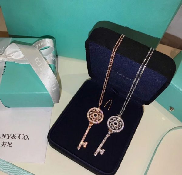 2021 Fashion Tiffany & Co Rose Gold Petals Keys Pendant Sunflower Diamonds Necklace For Womens