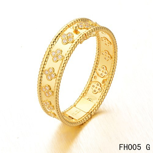 VAN CLEEF & ARPELS PERLEE CLOVER BRACELET,YELLOW GOLD,MEDIUM MODEL