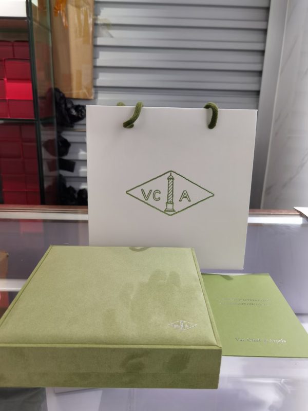 Original Copy Van Cleef & Arpels Long Necklace Packaging (Complete set of price)