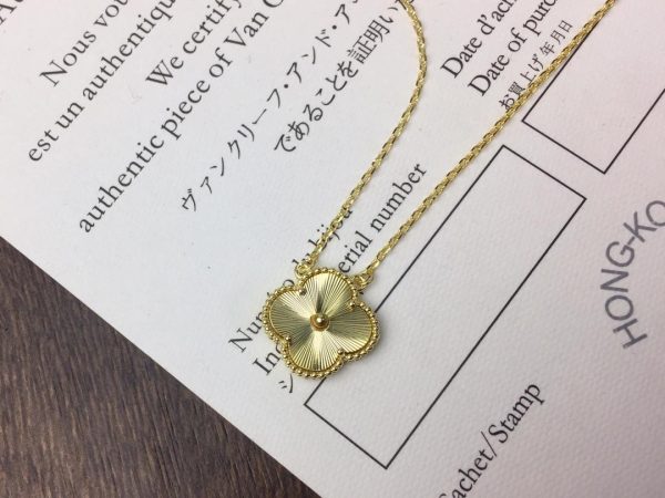 Van Cleef & Arpels Vintage Alhambra Long Necklace 1 Motifs Guilloche Yellow Gold