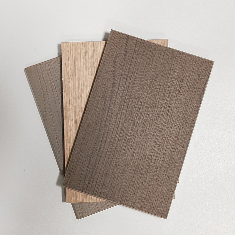 Fire-resistant and heat-re-sistant wall panels