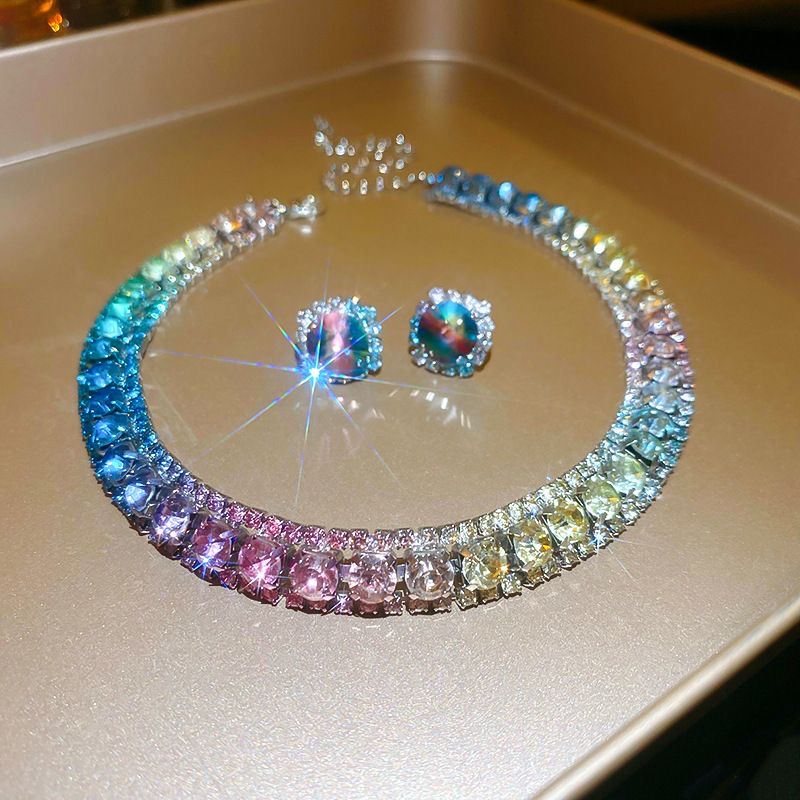 A two-piece set of luxurious and super-shiny diamond-encrusted square collarbone chains.