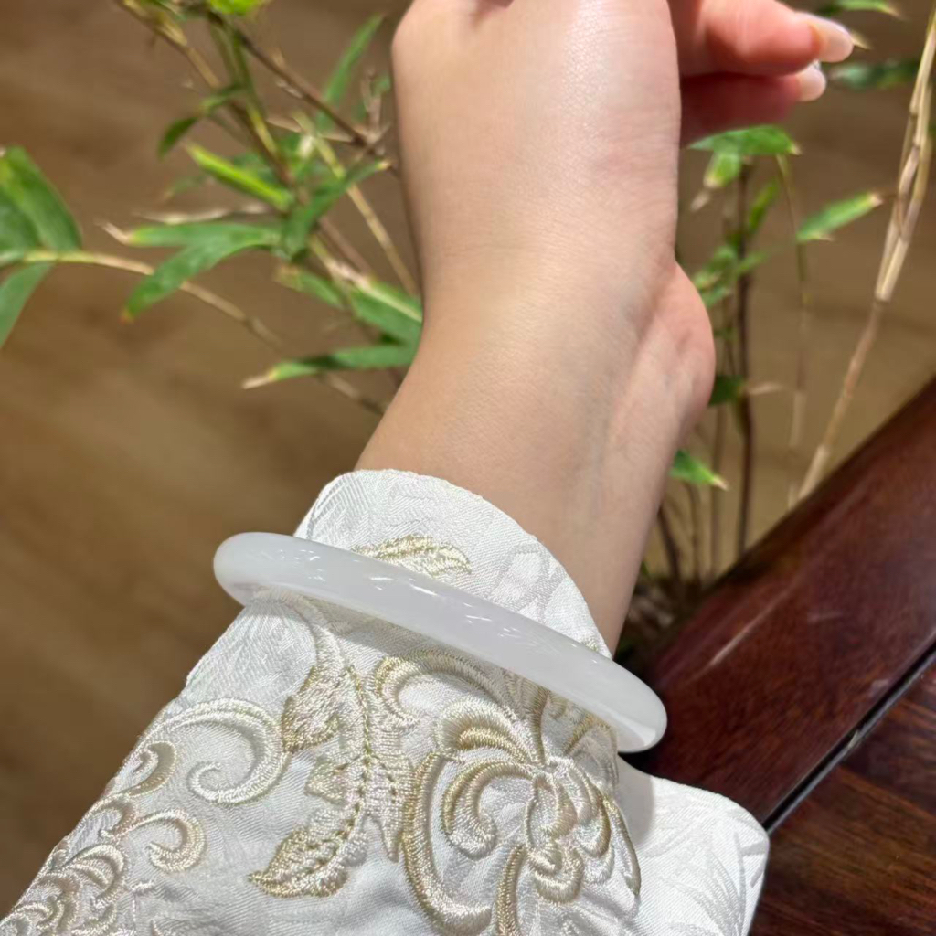 Jinsi jade white moonlight