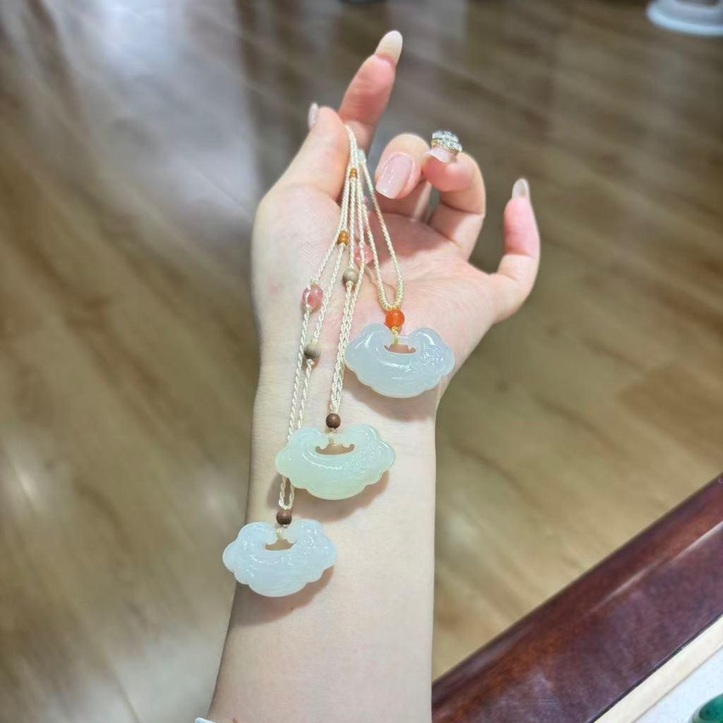 Hetian Jade Auspicious Cloud Lock