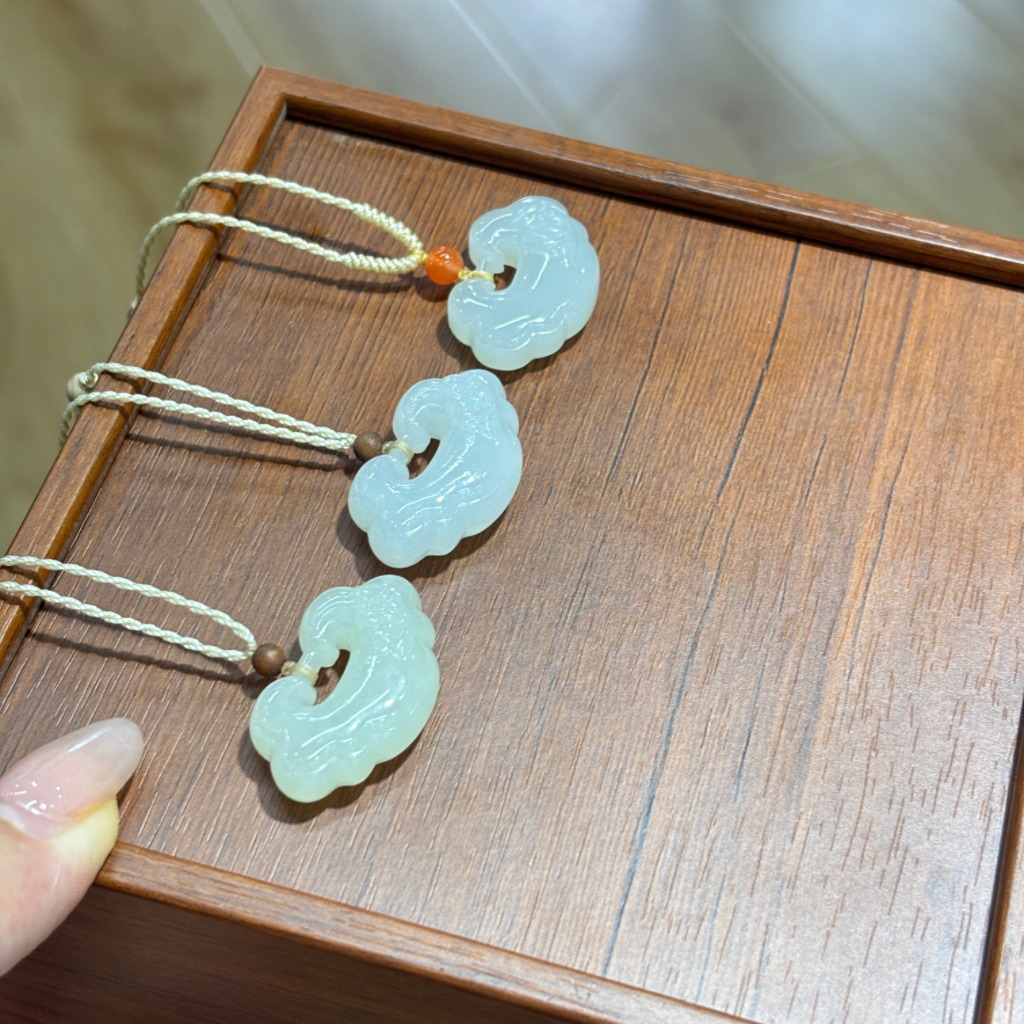 Hetian Jade Auspicious Cloud Lock