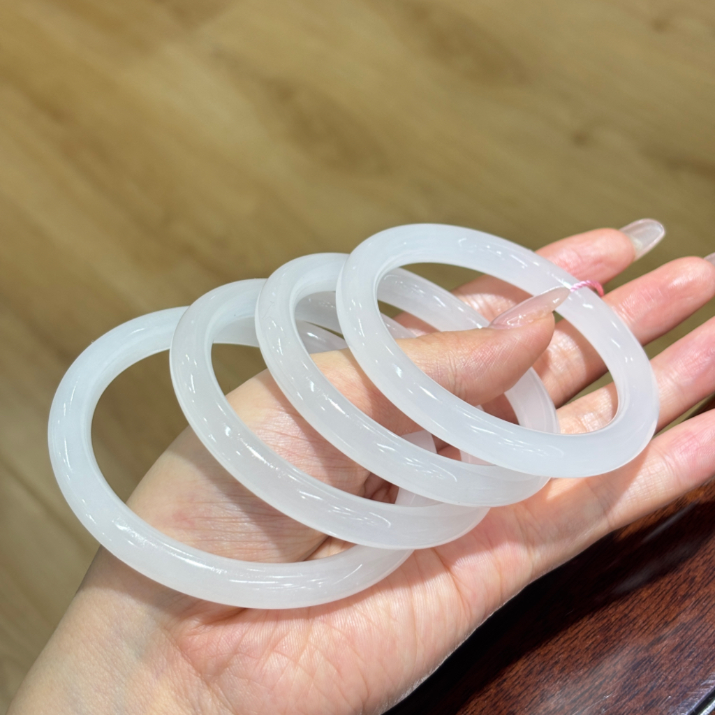 Jinsi jade white moonlight