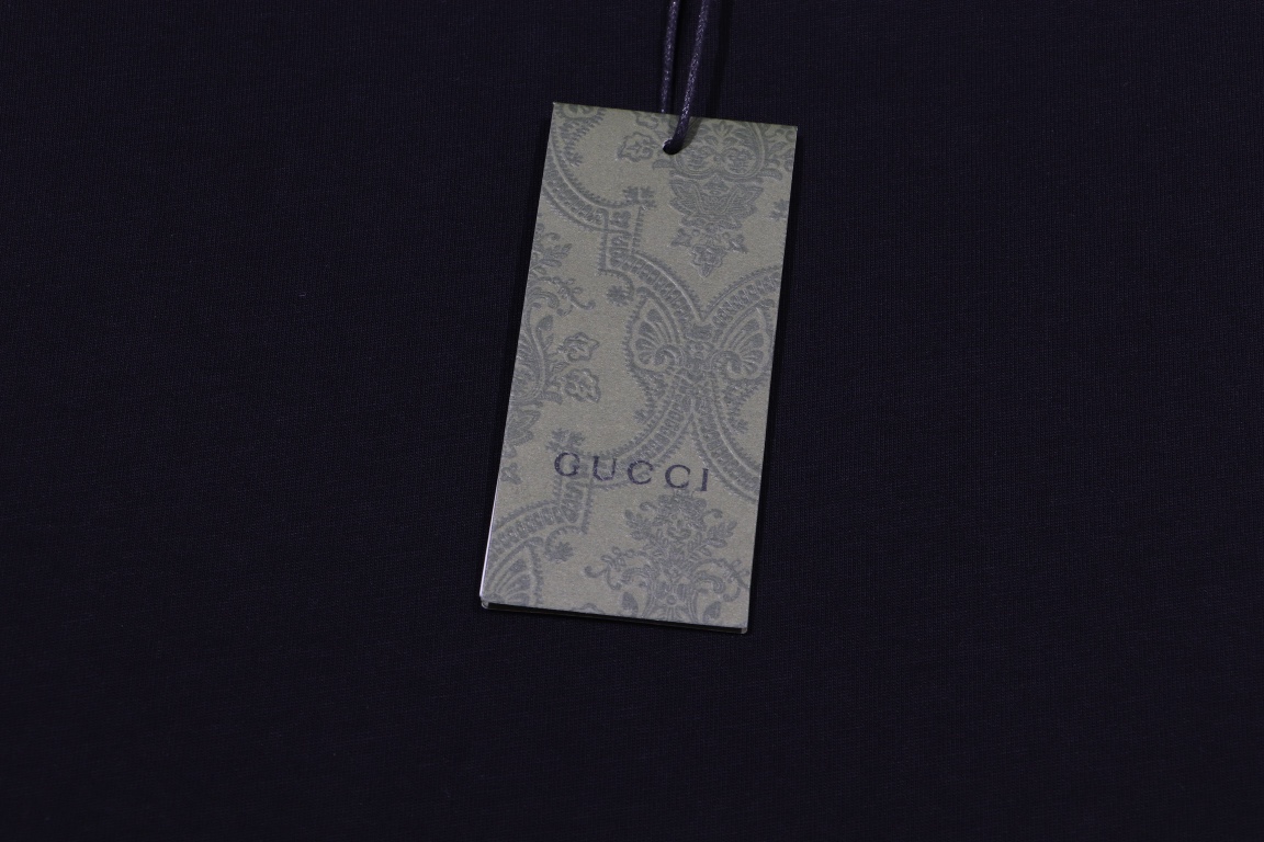 🖤 Timeless Monochrome Logo Tee – Effortless Luxury & Streetwear Vibes 👕