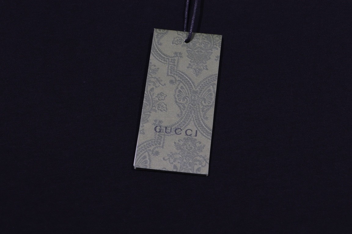 🖤 GUCCI Smiley Black Tee – Bold Mood, Timeless Edge 💚