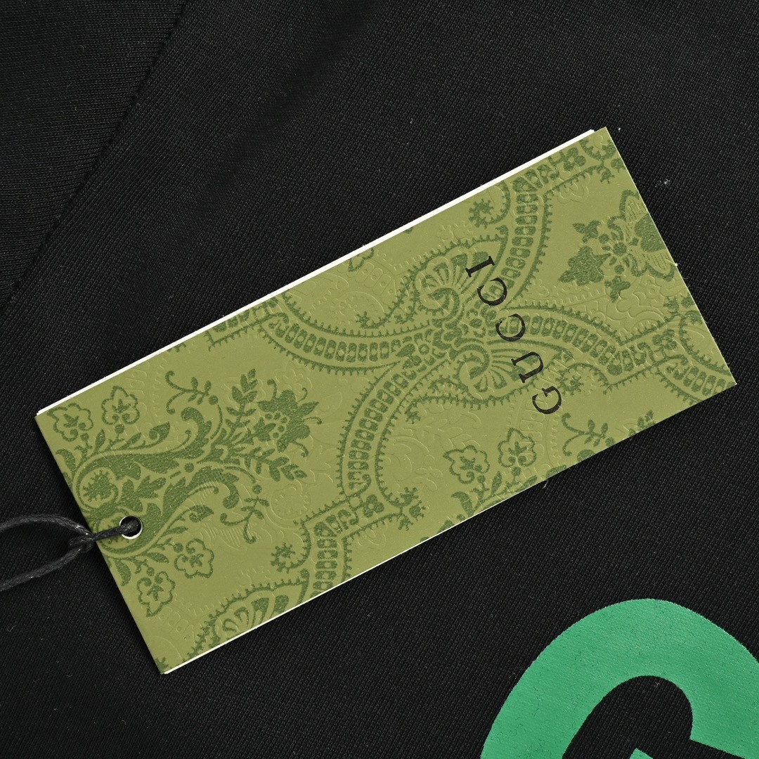 🐻 GUCCI Bear Logo Tee – Playful Luxury Meets Street Cool 🖤