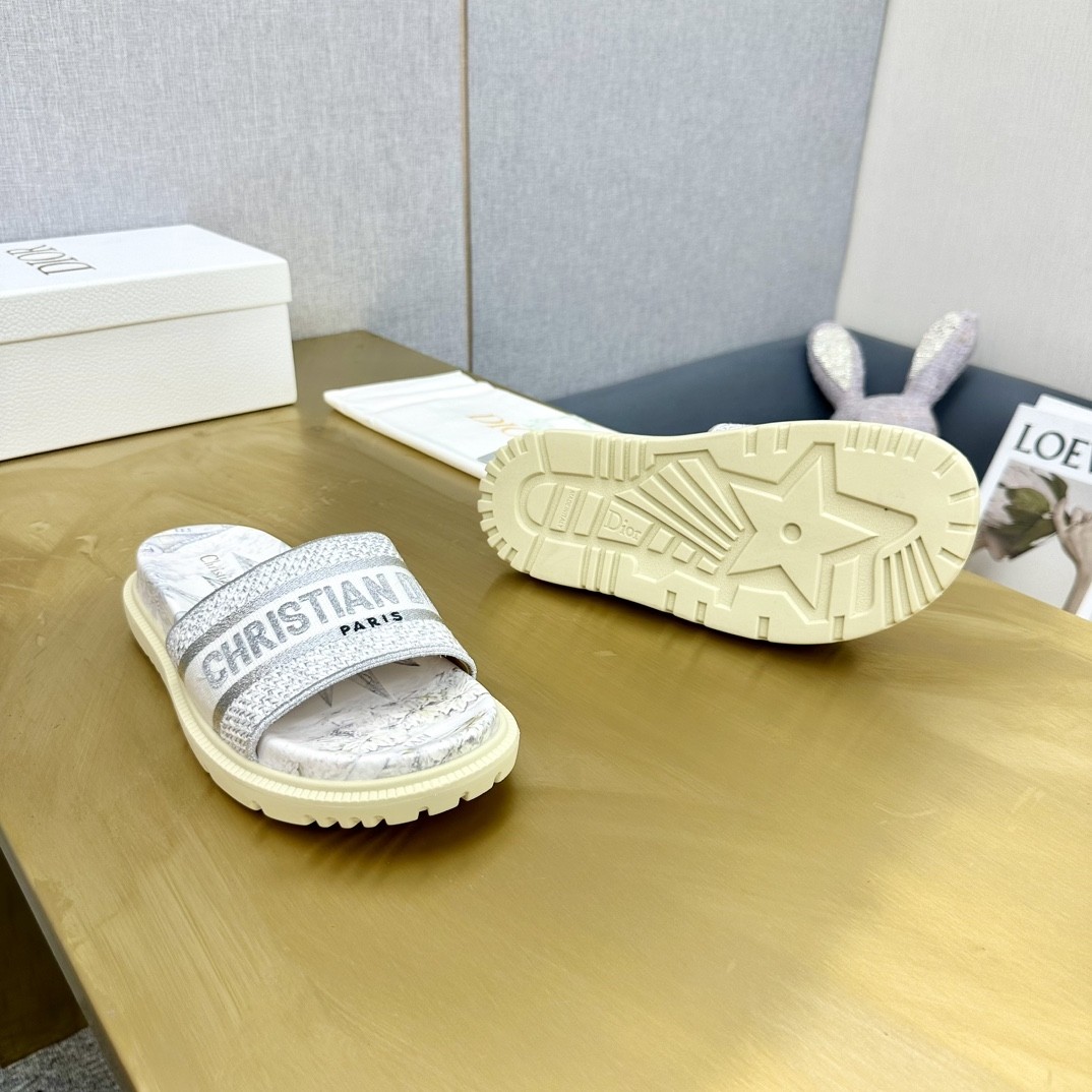 Dior Dway Embroidered Slide – Effortless Elegance for Summer Days