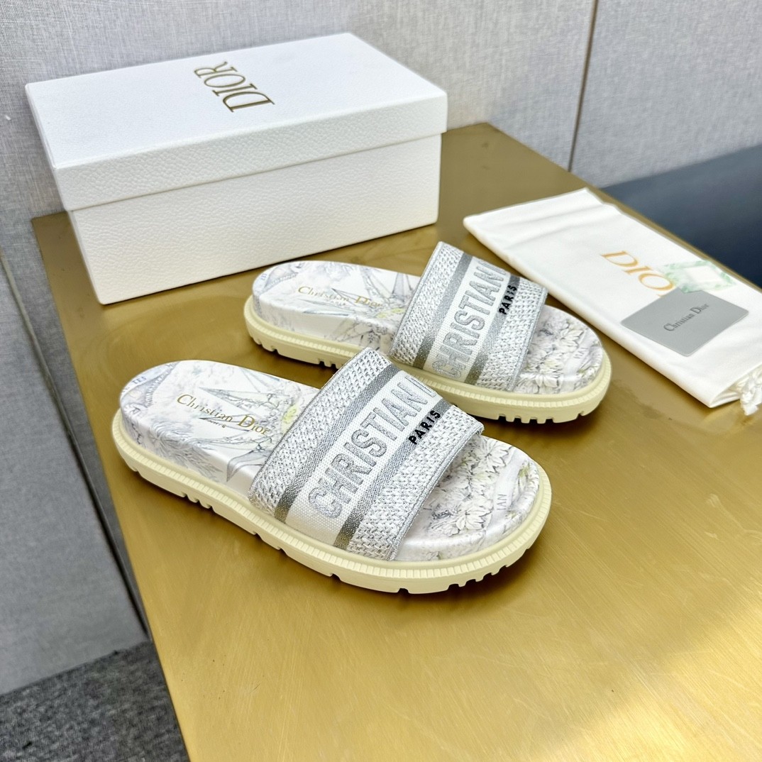 Dior Dway Embroidered Slide – Effortless Elegance for Summer Days