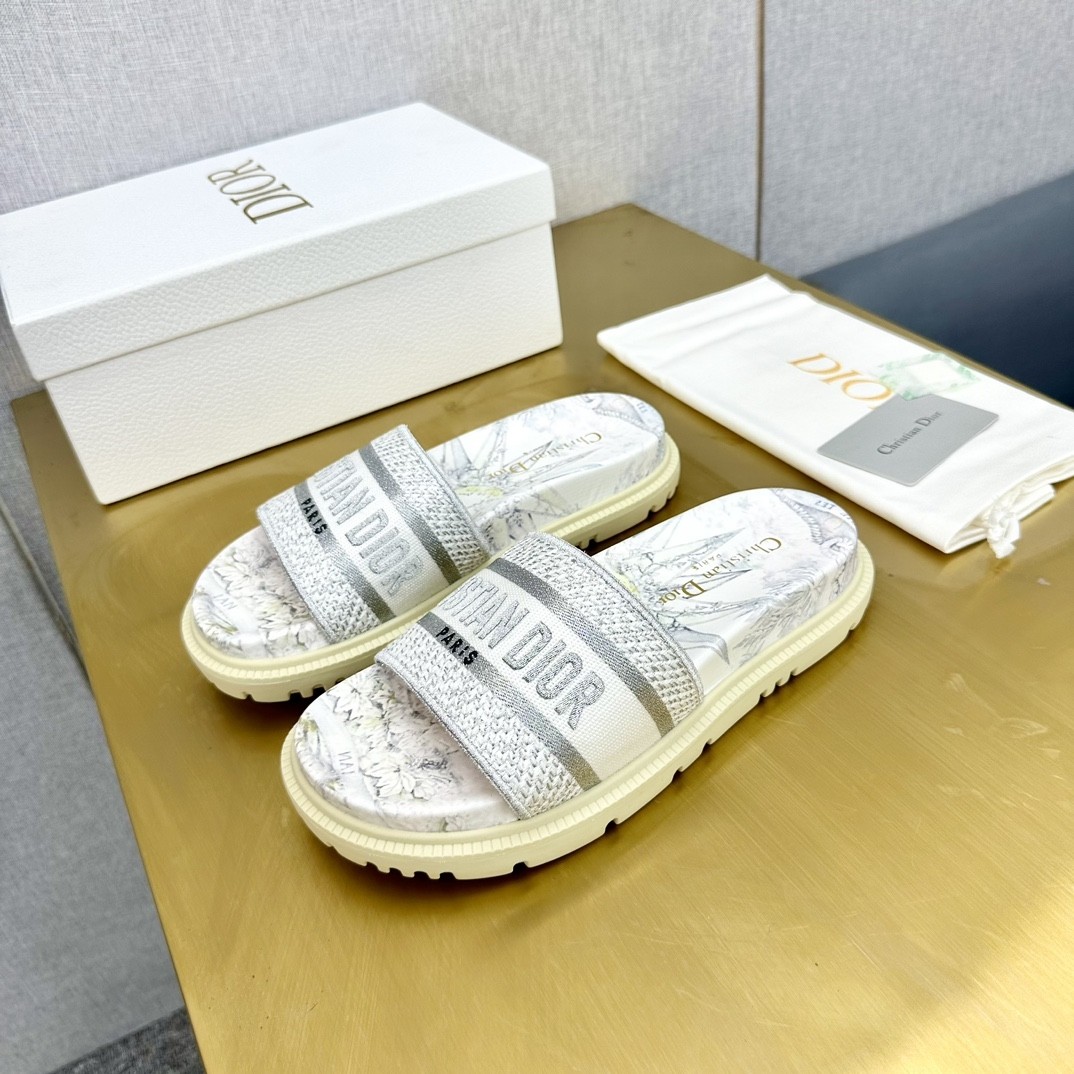 Dior Dway Embroidered Slide – Effortless Elegance for Summer Days