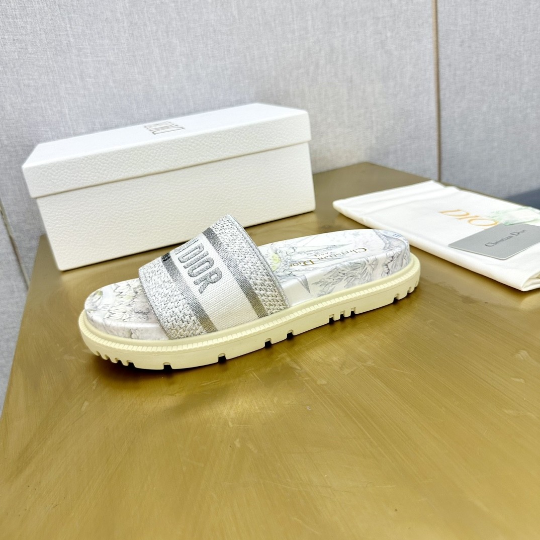 Dior Dway Embroidered Slide – Effortless Elegance for Summer Days