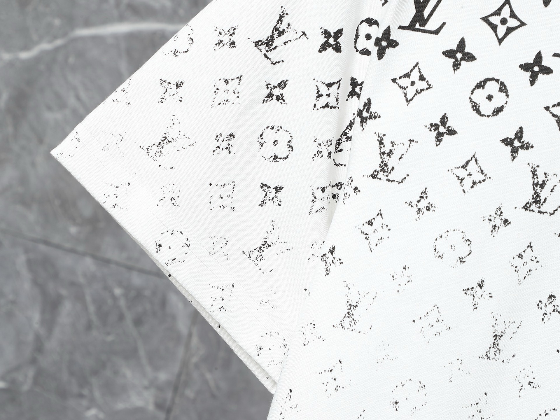 Louis Vuitton Gradient Monogram Tee – Black & White