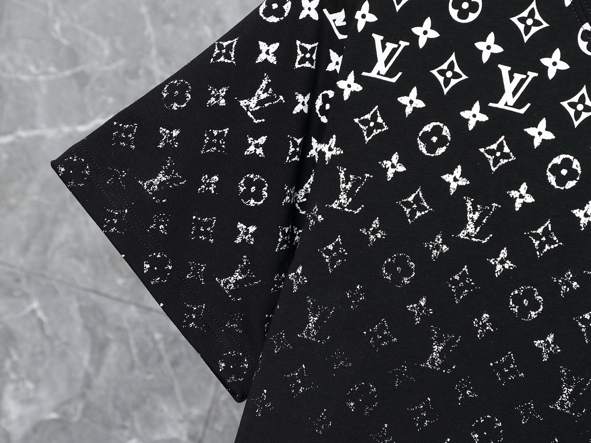 Louis Vuitton Gradient Monogram Tee – Black & White