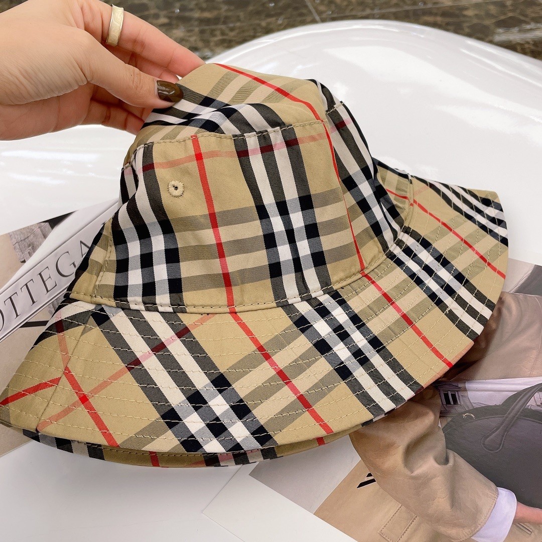 Burberry Classic Vintage Check Bucket Hat – Beige
