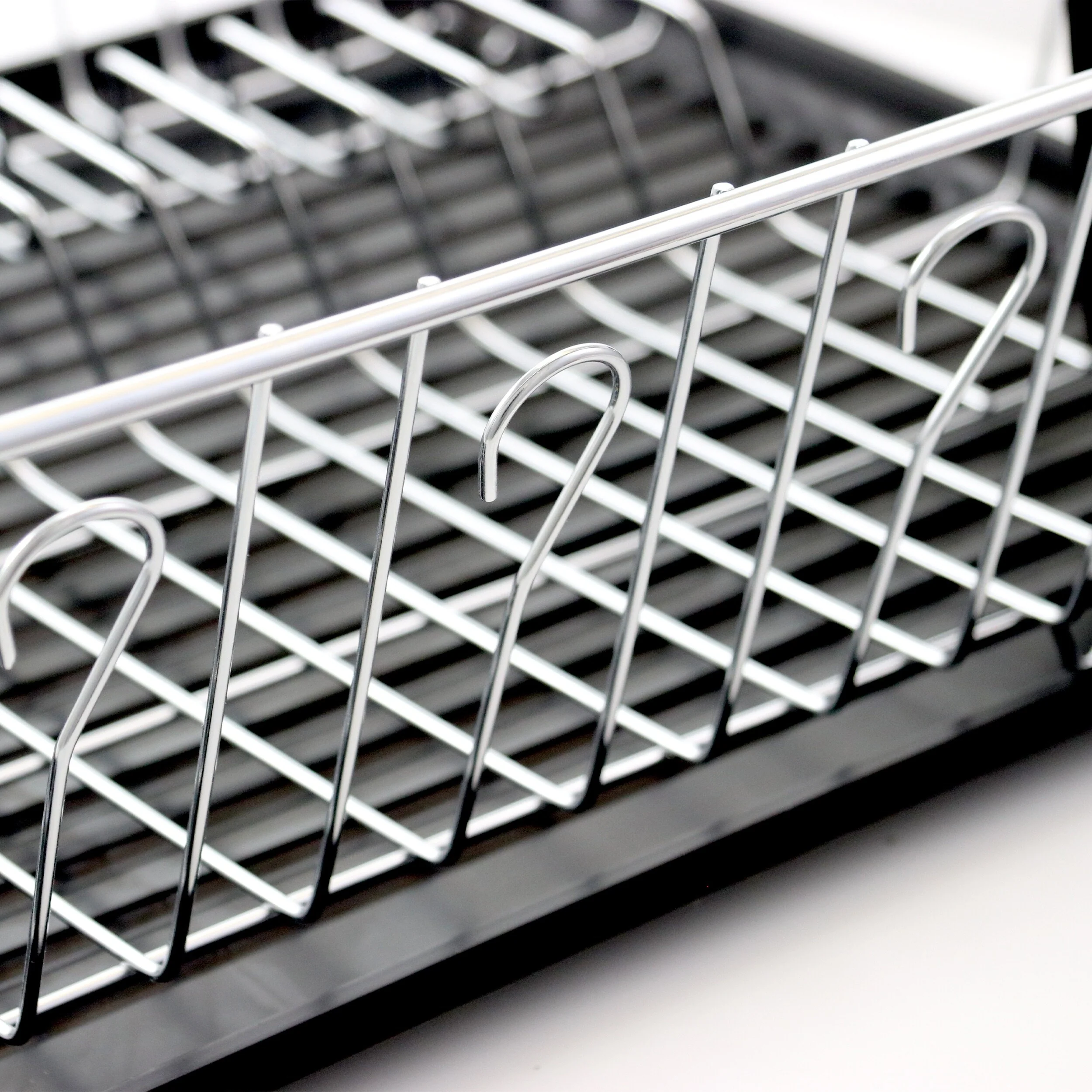Better Chef 22 Inch Chrome Dish Rack with Black Draining Tray