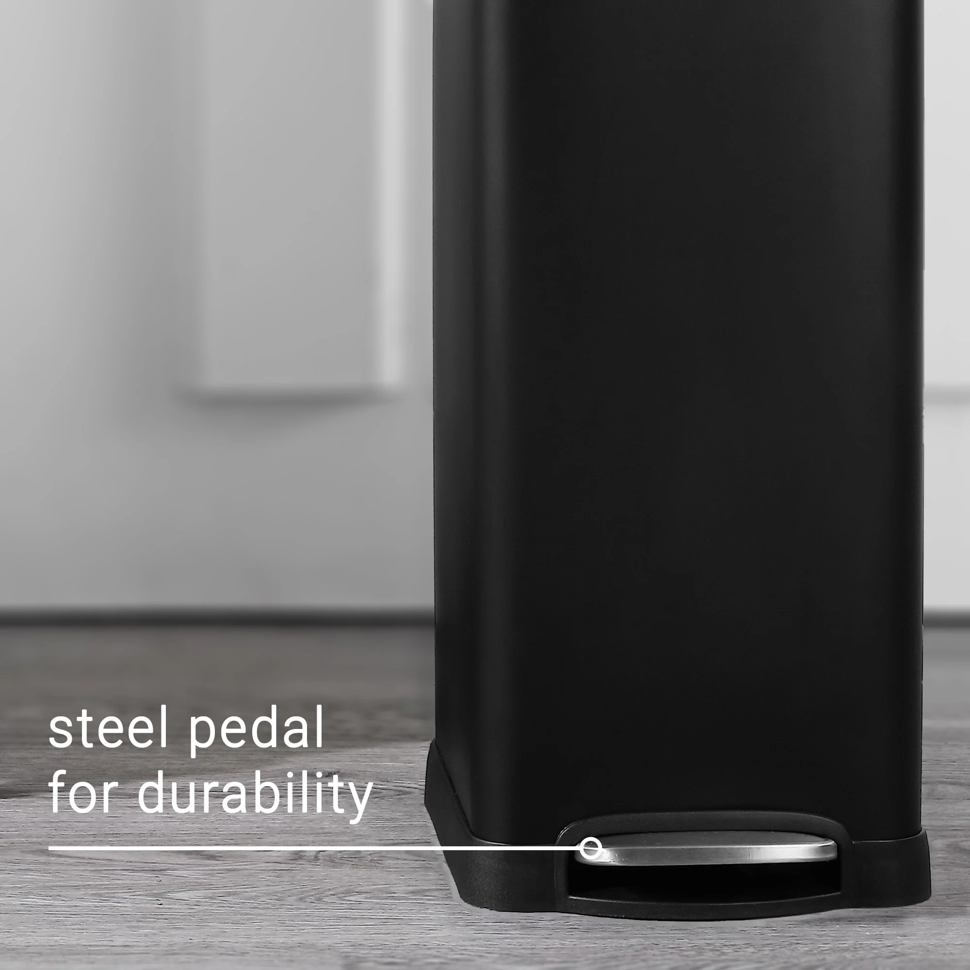 happimess Betty Retro 8-Gallon Step-Open Trash Can