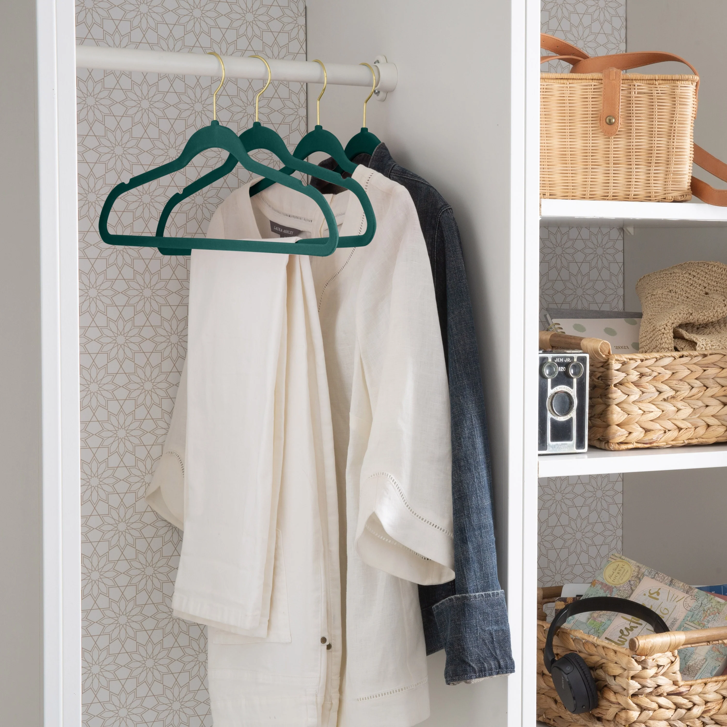 Simplify 25 Pack Slim Velvet Gold Hook Hangers - 17.7